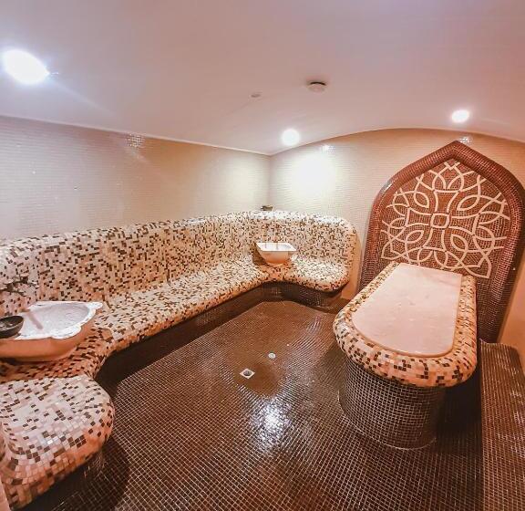 Lusi Holiday, смолянски езера