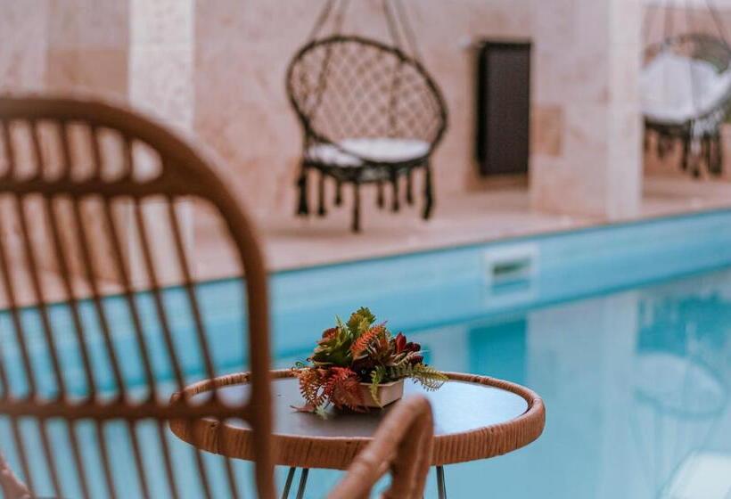 Lusi Holiday, смолянски езера