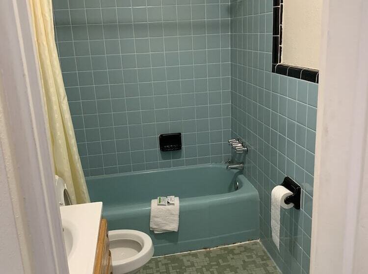 מוטל Bayfront Inn Biloxi