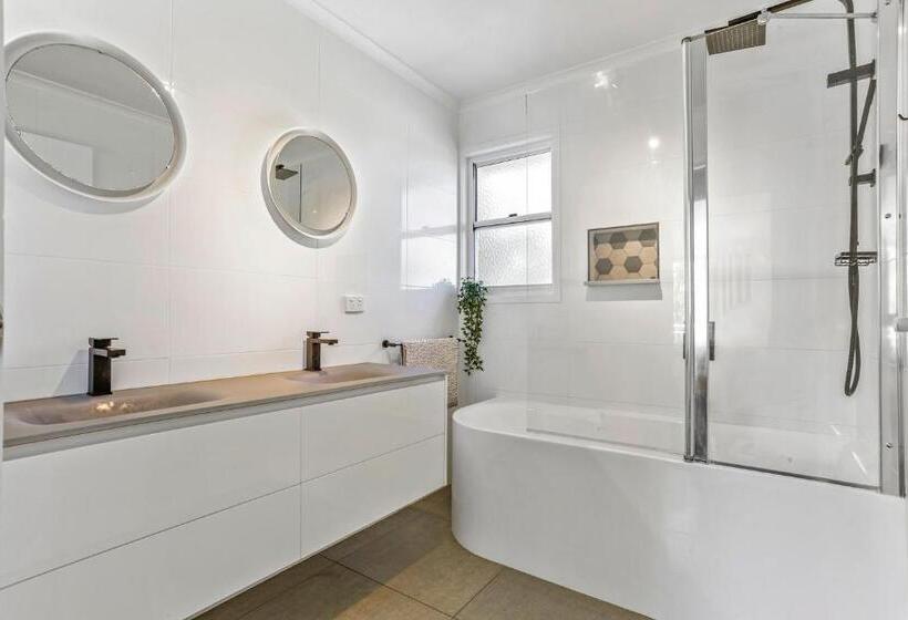 Peaceful Family Villa, Sunrise Beach