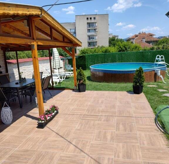 膳宿费 къща карби