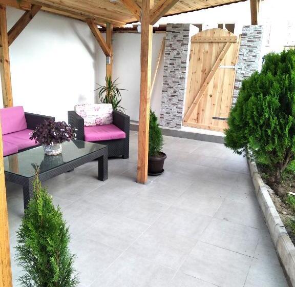 膳宿费 къща карби