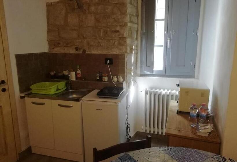 פנסיון Affittacamere In Centro