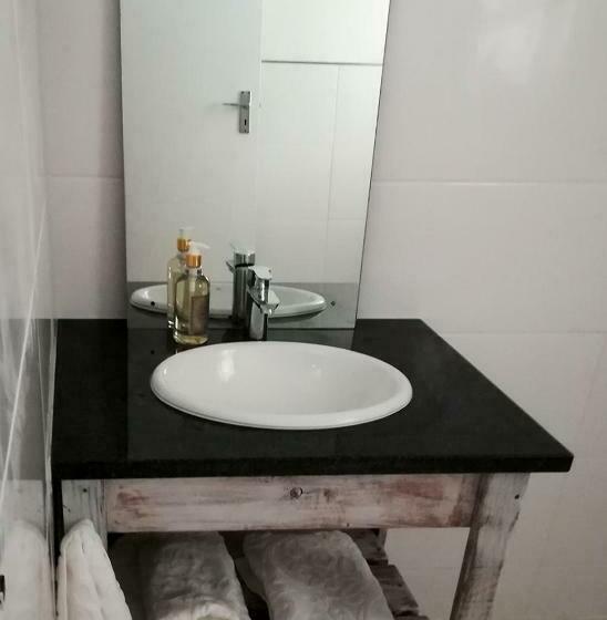 بنسيون Annika Self Catering And B&b