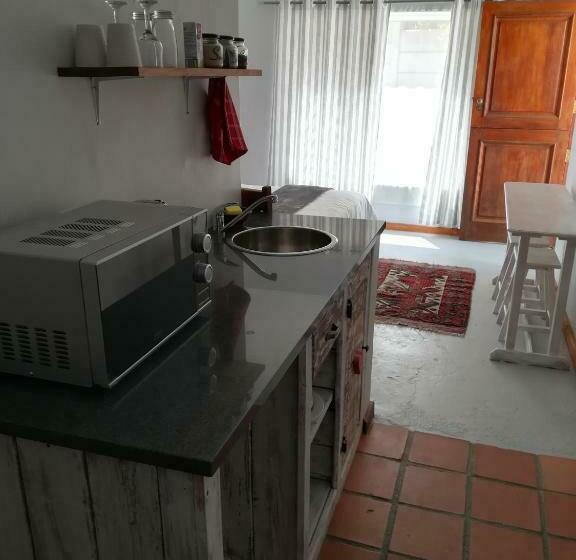 بنسيون Annika Self Catering And B&b