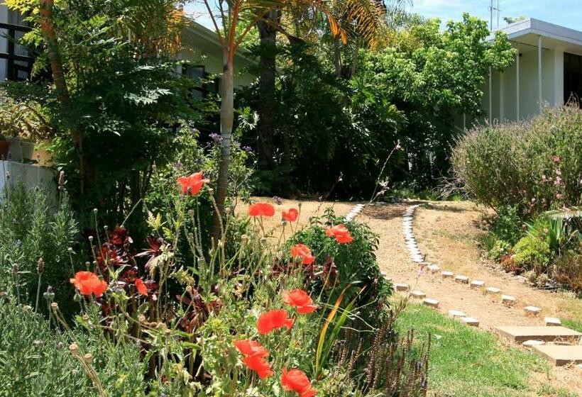 بنسيون Annika Self Catering And B&b