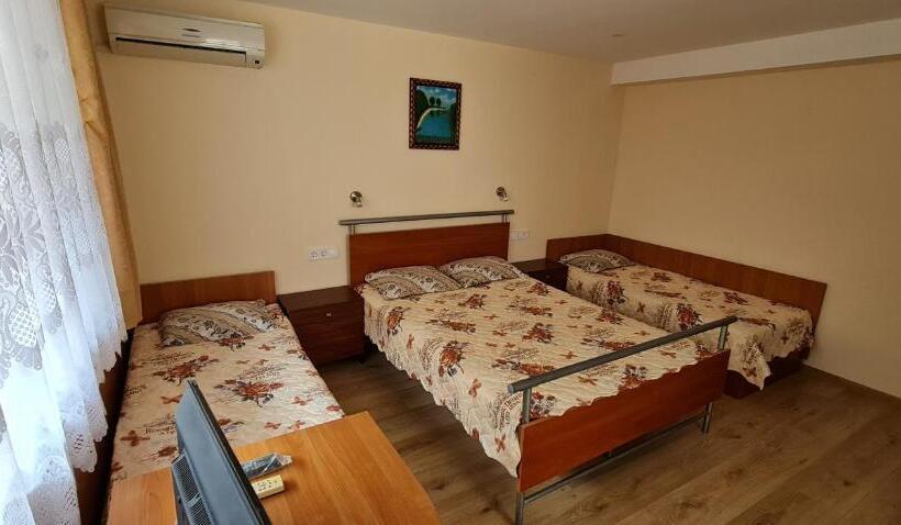 펜션 Fema Guest House