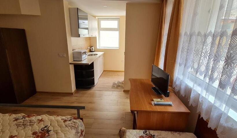 펜션 Fema Guest House