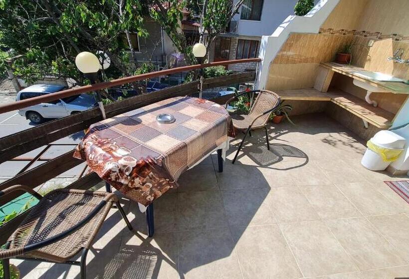 펜션 Fema Guest House