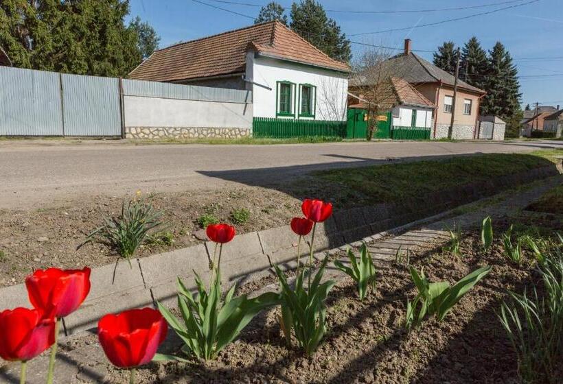 ペンション Gádoros Vendégház