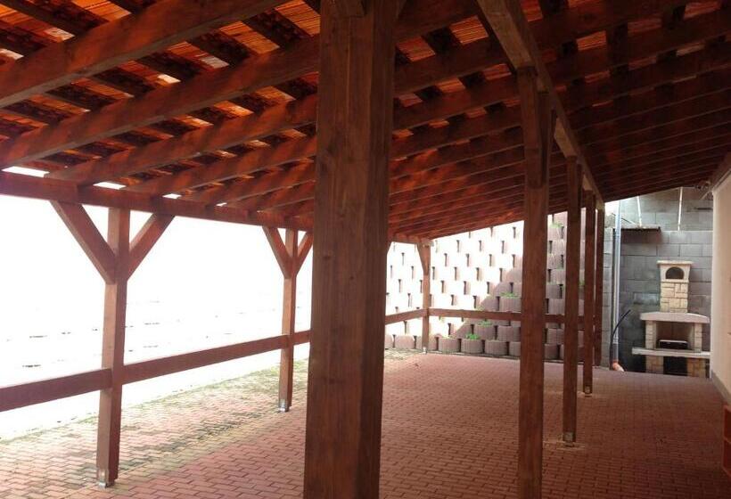 ペンション Kedvenc Vendégház