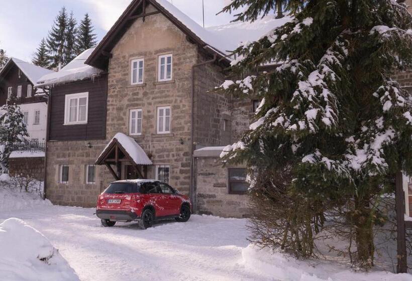 پانسیون Penzion Statek U Rajtrů