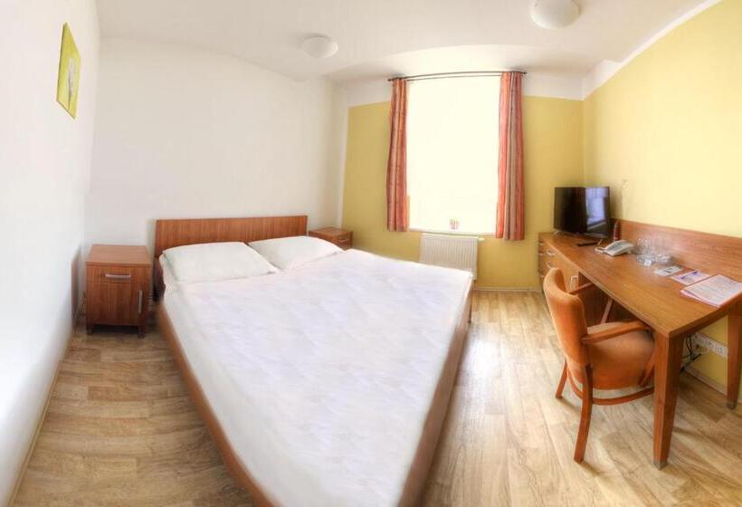 ペンション Penzion Tillerova Vila