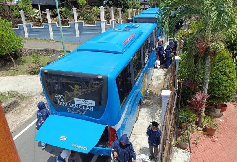 ペンション Pondok Simpang Tiga