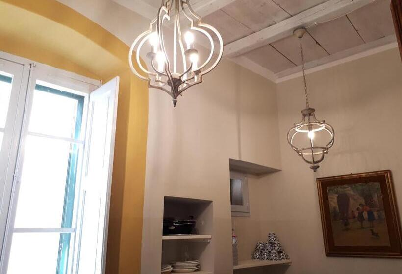 פנסיון Sofia Family Suites