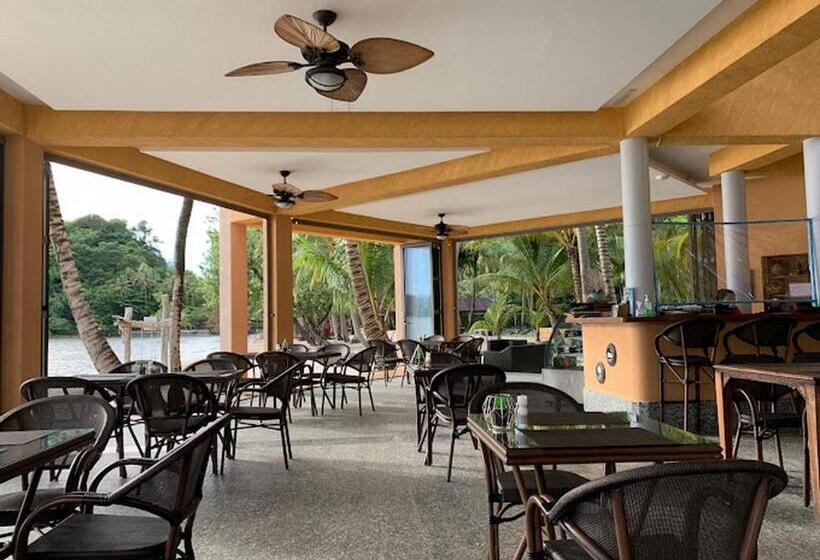 Курорт Siam Royal Bay Beach Villa And Beachfront Apartments