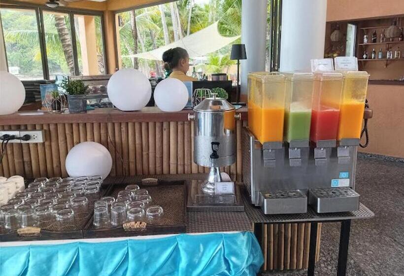 Курорт Siam Royal Bay Beach Villa And Beachfront Apartments