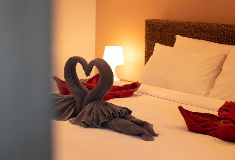استراحتگاه Siam Royal Bay Beach Villa And Beachfront Apartments
