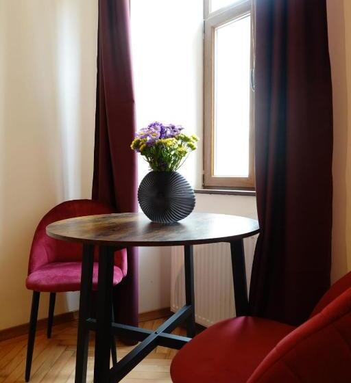 The Industrique Home   3 Bedroom Apartment