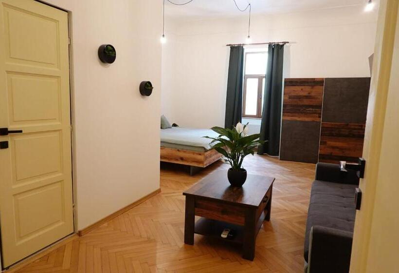 The Industrique Home   3 Bedroom Apartment