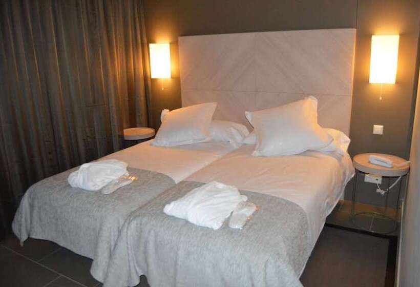 Отель Balneario De Gravalos