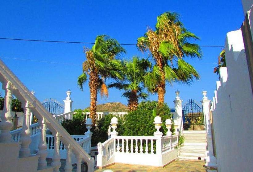 ホテル Castellino Studios