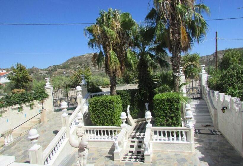 ホテル Castellino Studios