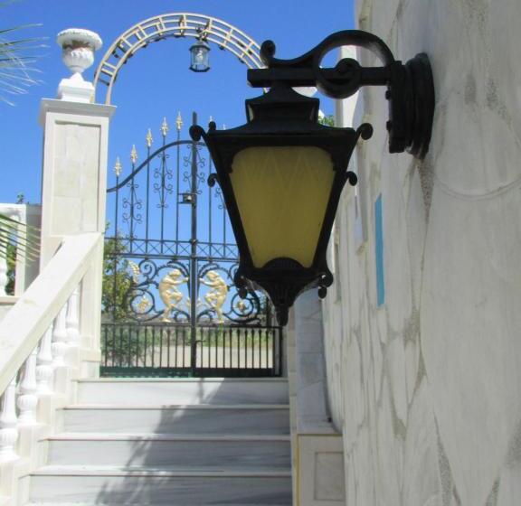 ホテル Castellino Studios