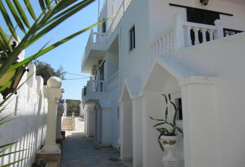 ホテル Castellino Studios