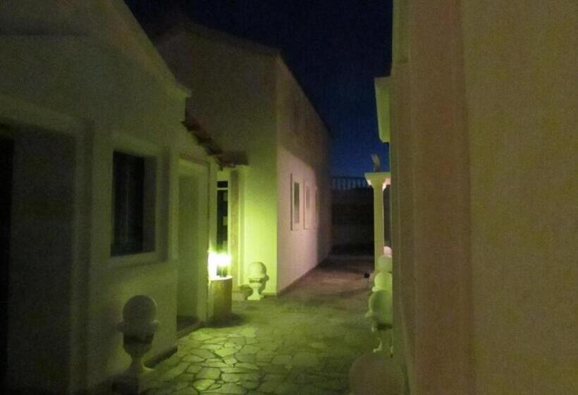 ホテル Castellino Studios