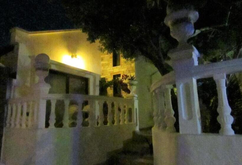 ホテル Castellino Studios