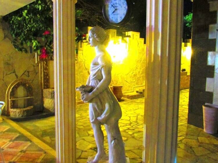 ホテル Castellino Studios