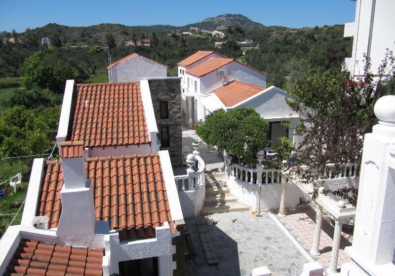 ホテル Castellino Studios