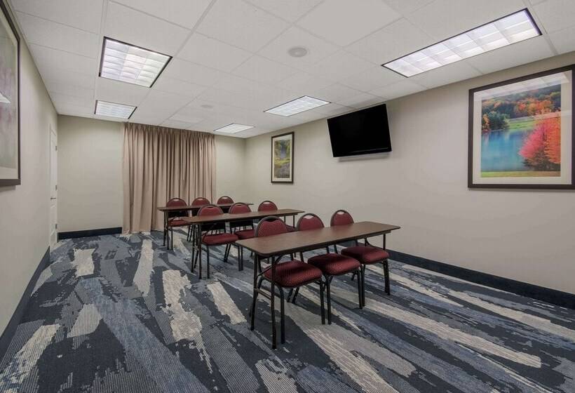 فندق Comfort Inn & Suites Barnesville   Frackville