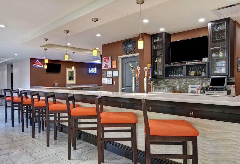 فندق Hilton Garden Inn Fayettevile