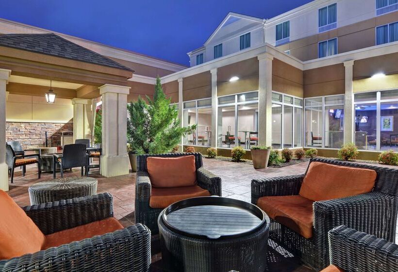 فندق Hilton Garden Inn Fayettevile