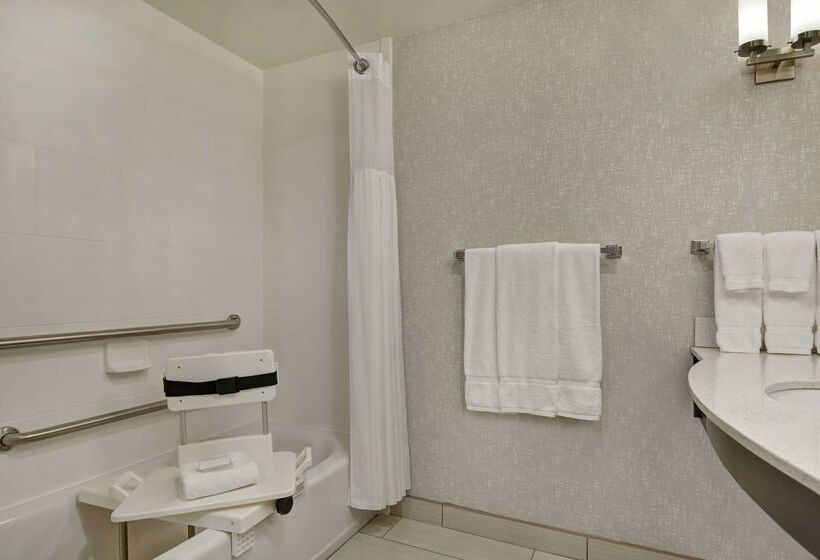 فندق Hilton Garden Inn Fayettevile