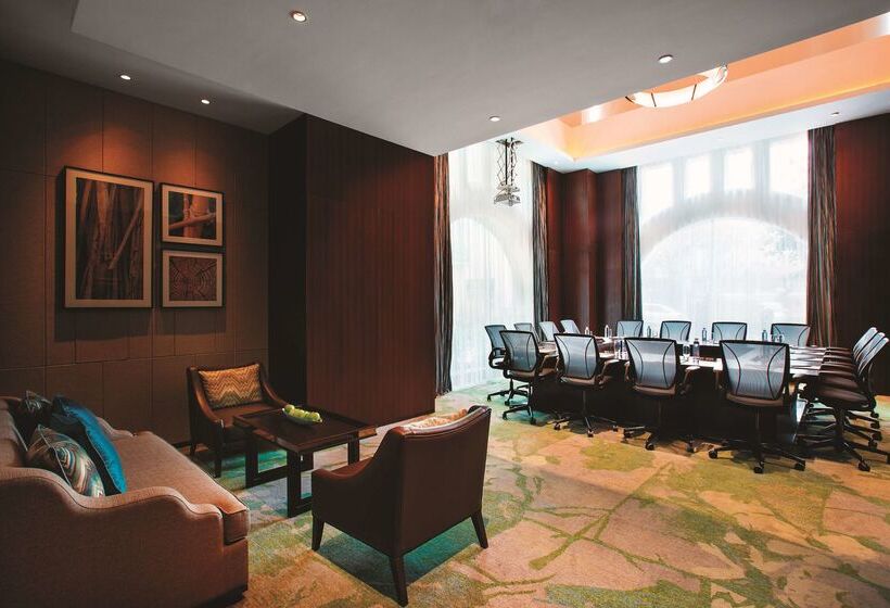 בית מלון כפרי Hilton Garden Inn Lijiang