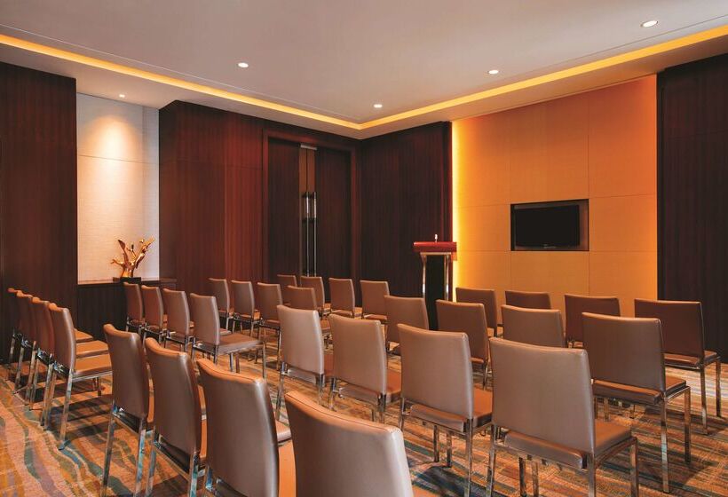 בית מלון כפרי Hilton Garden Inn Lijiang