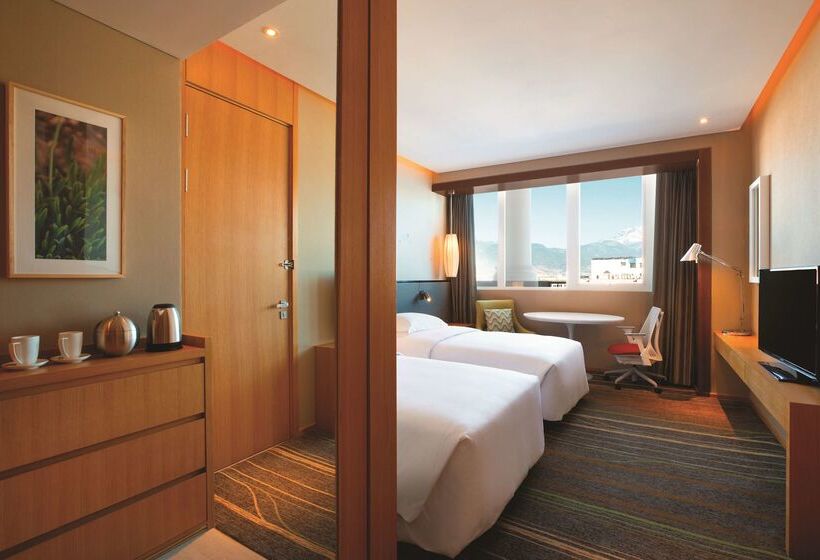 בית מלון כפרי Hilton Garden Inn Lijiang