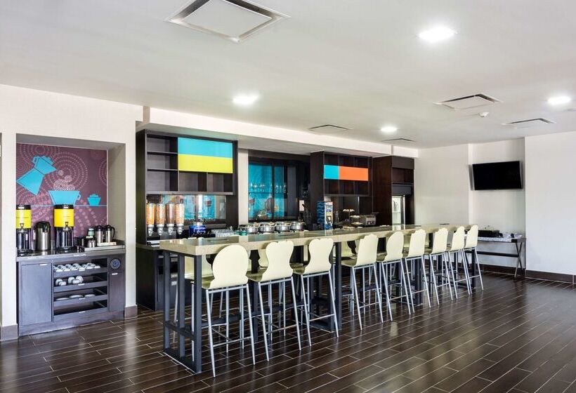 ホテル Homewood Suites By Hilton Queretaro, Mexico