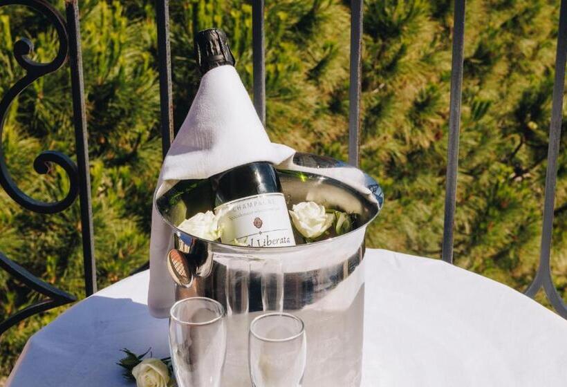 酒店 Hôtel Liberata & Spa