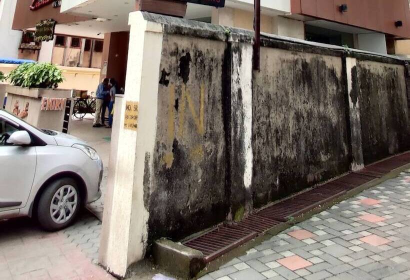 בית מלון כפרי Landmark Residency