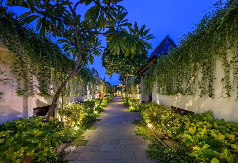 בית מלון כפרי Lembongan Beach Club & Resort