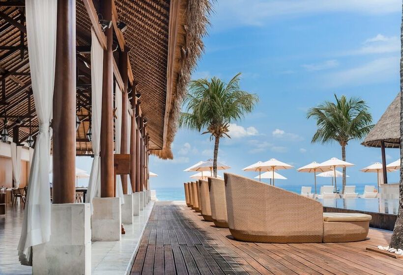 בית מלון כפרי Lembongan Beach Club & Resort