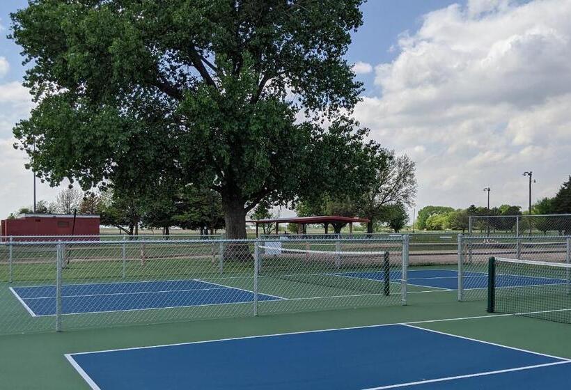 فندق Park View Inn & Suites