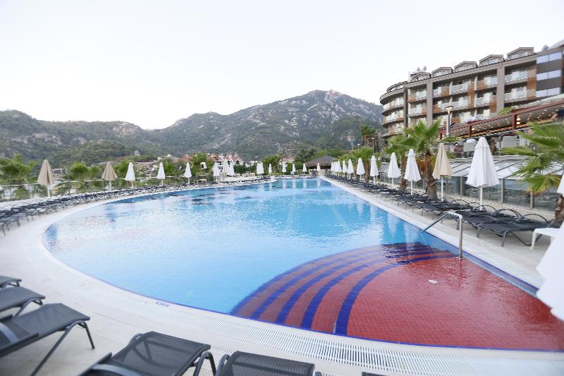 ホテル Turunc Premium