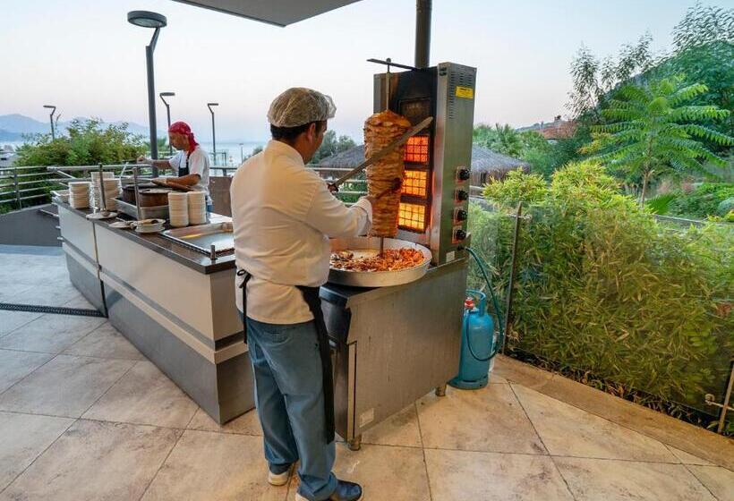 ホテル Turunc Premium