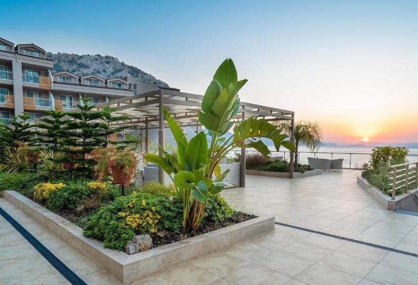 ホテル Turunc Premium