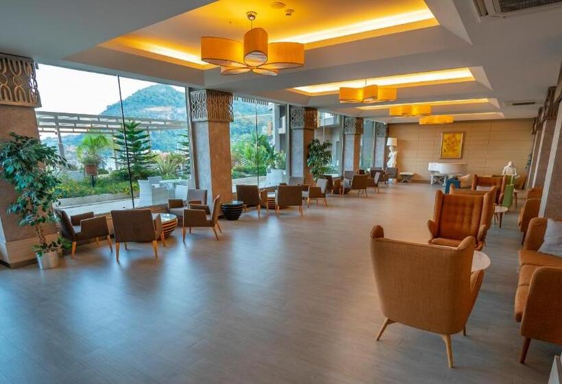 ホテル Turunc Premium